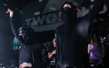 twoloud-2_c_01